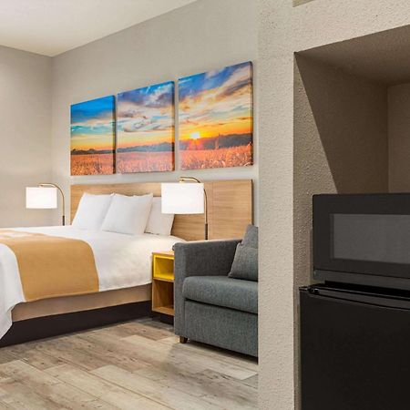 Days Inn & Suites By Wyndham Greater 汤博尔 外观 照片