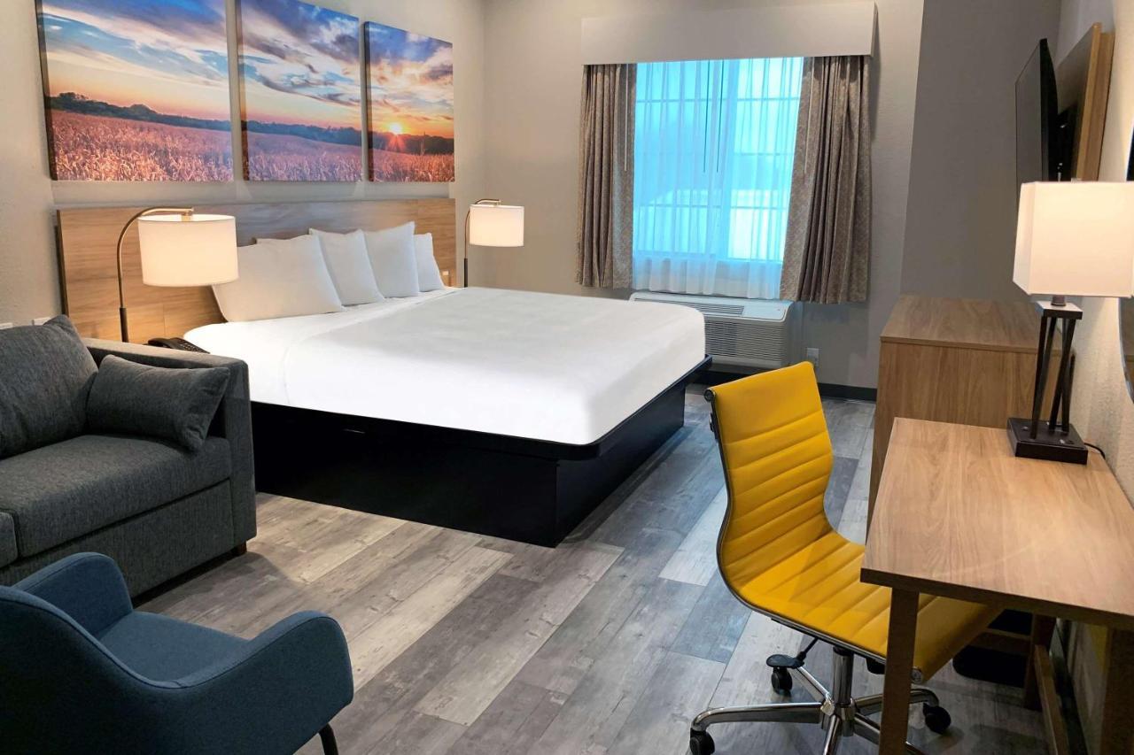 Days Inn & Suites By Wyndham Greater 汤博尔 外观 照片