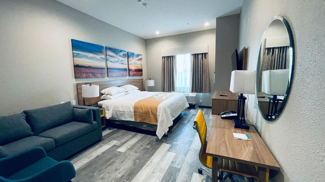 Days Inn & Suites By Wyndham Greater 汤博尔 外观 照片