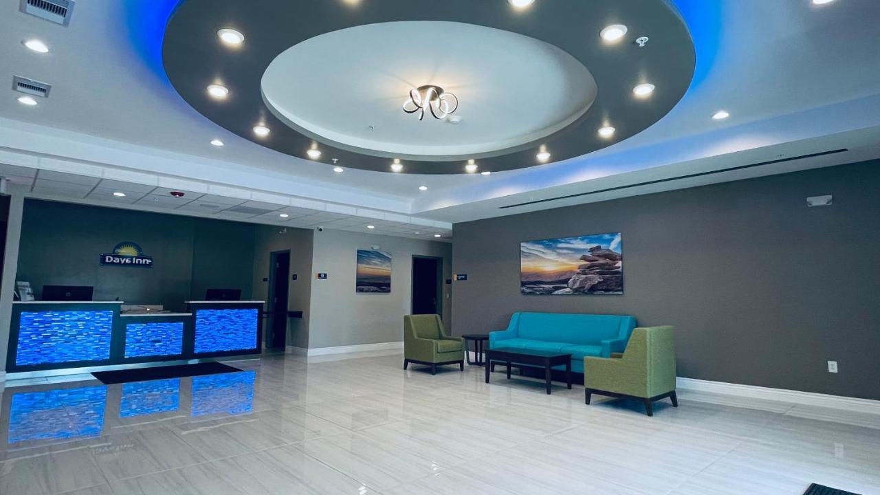 Days Inn & Suites By Wyndham Greater 汤博尔 外观 照片