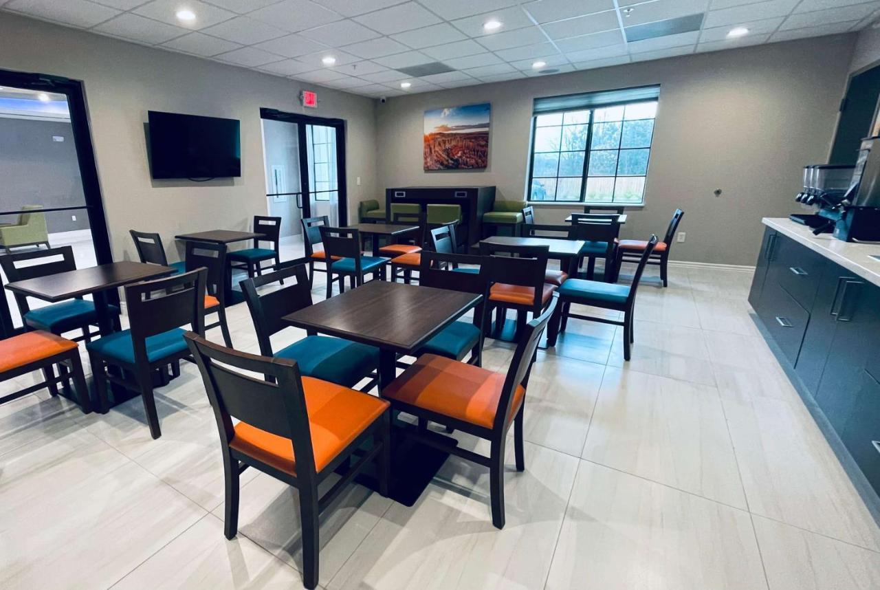 Days Inn & Suites By Wyndham Greater 汤博尔 外观 照片