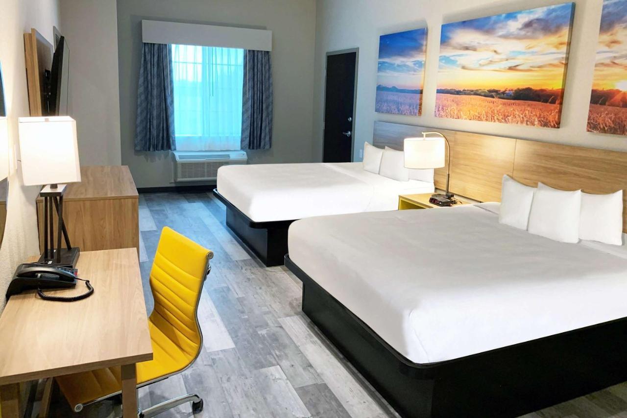 Days Inn & Suites By Wyndham Greater 汤博尔 外观 照片