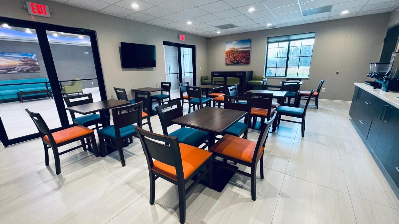 Days Inn & Suites By Wyndham Greater 汤博尔 外观 照片