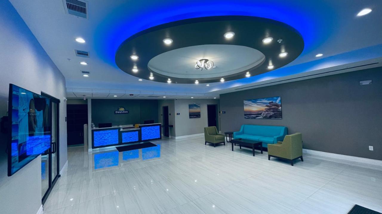 Days Inn & Suites By Wyndham Greater 汤博尔 外观 照片