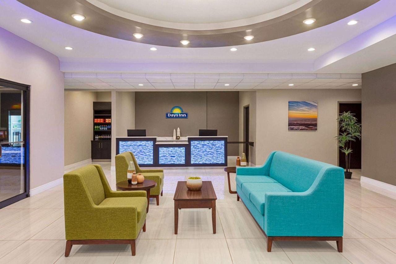 Days Inn & Suites By Wyndham Greater 汤博尔 外观 照片
