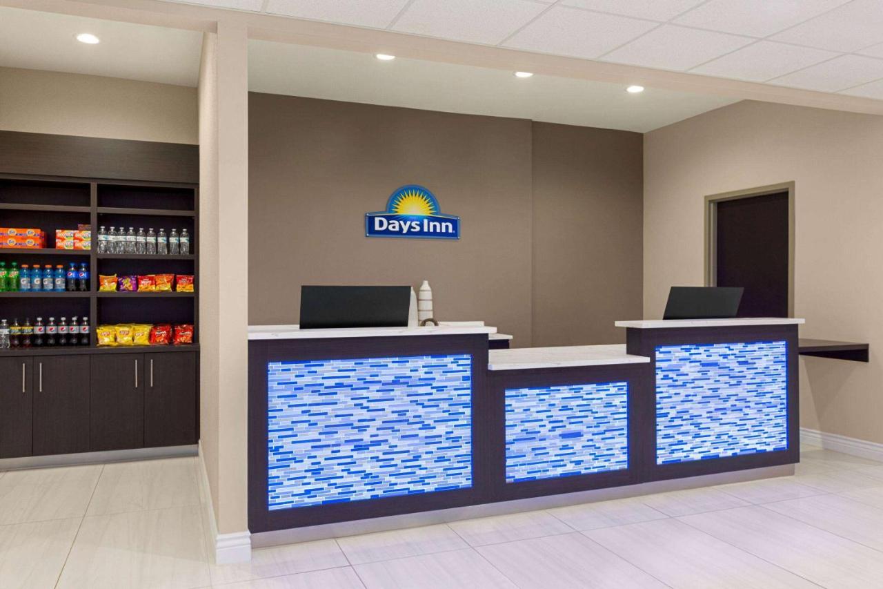 Days Inn & Suites By Wyndham Greater 汤博尔 外观 照片