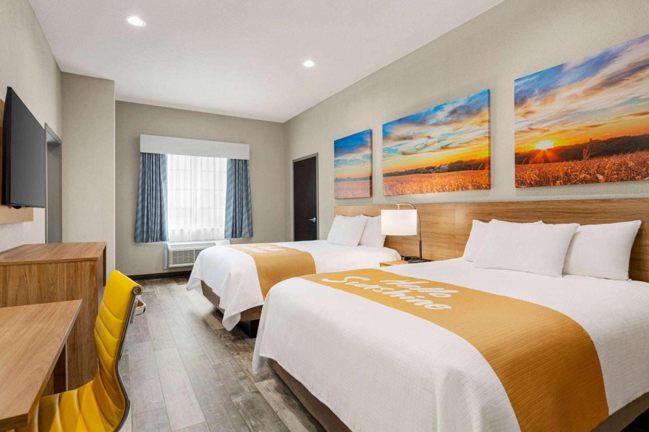 Days Inn & Suites By Wyndham Greater 汤博尔 外观 照片