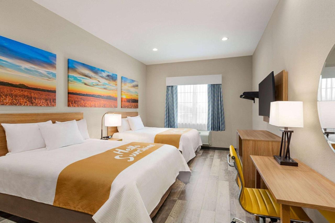 Days Inn & Suites By Wyndham Greater 汤博尔 外观 照片