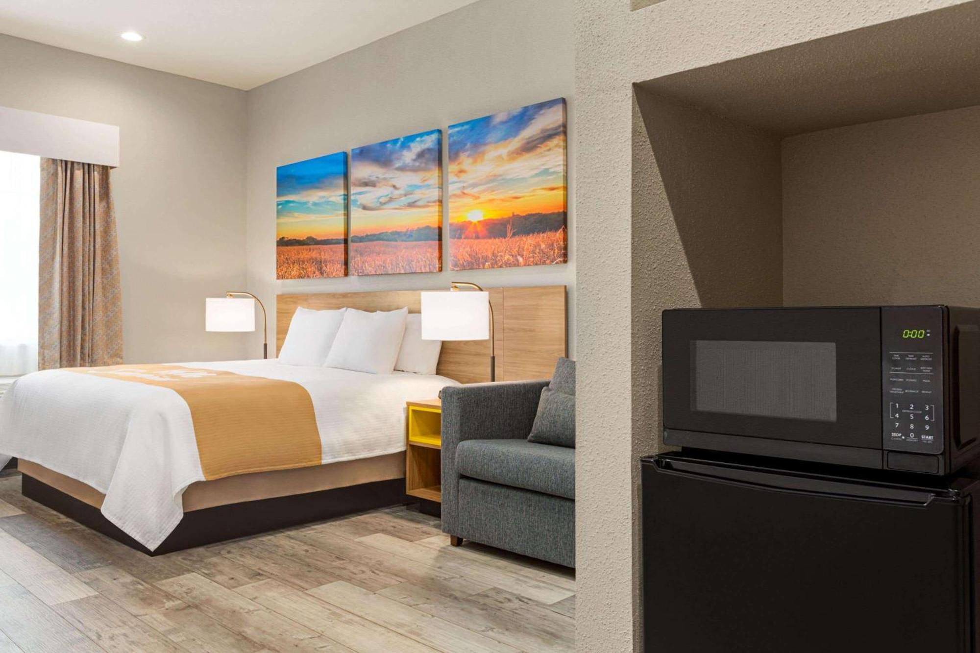 Days Inn & Suites By Wyndham Greater 汤博尔 外观 照片