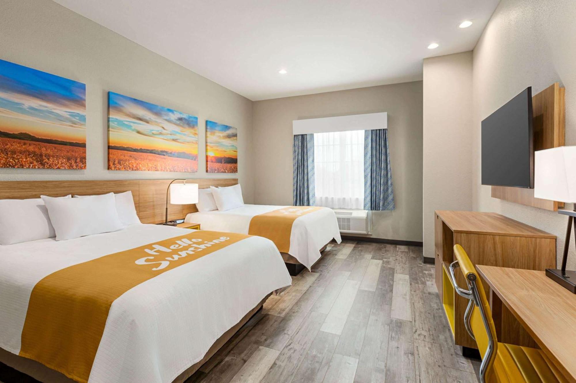 Days Inn & Suites By Wyndham Greater 汤博尔 外观 照片